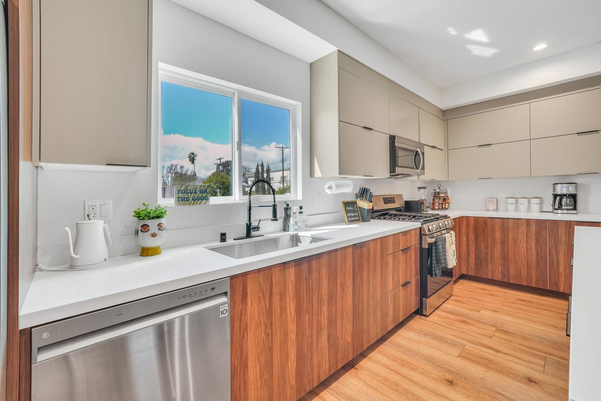 Luxurious Townhome W/3 Master Suites Gated Parking Los Angeles Eksteriør billede
